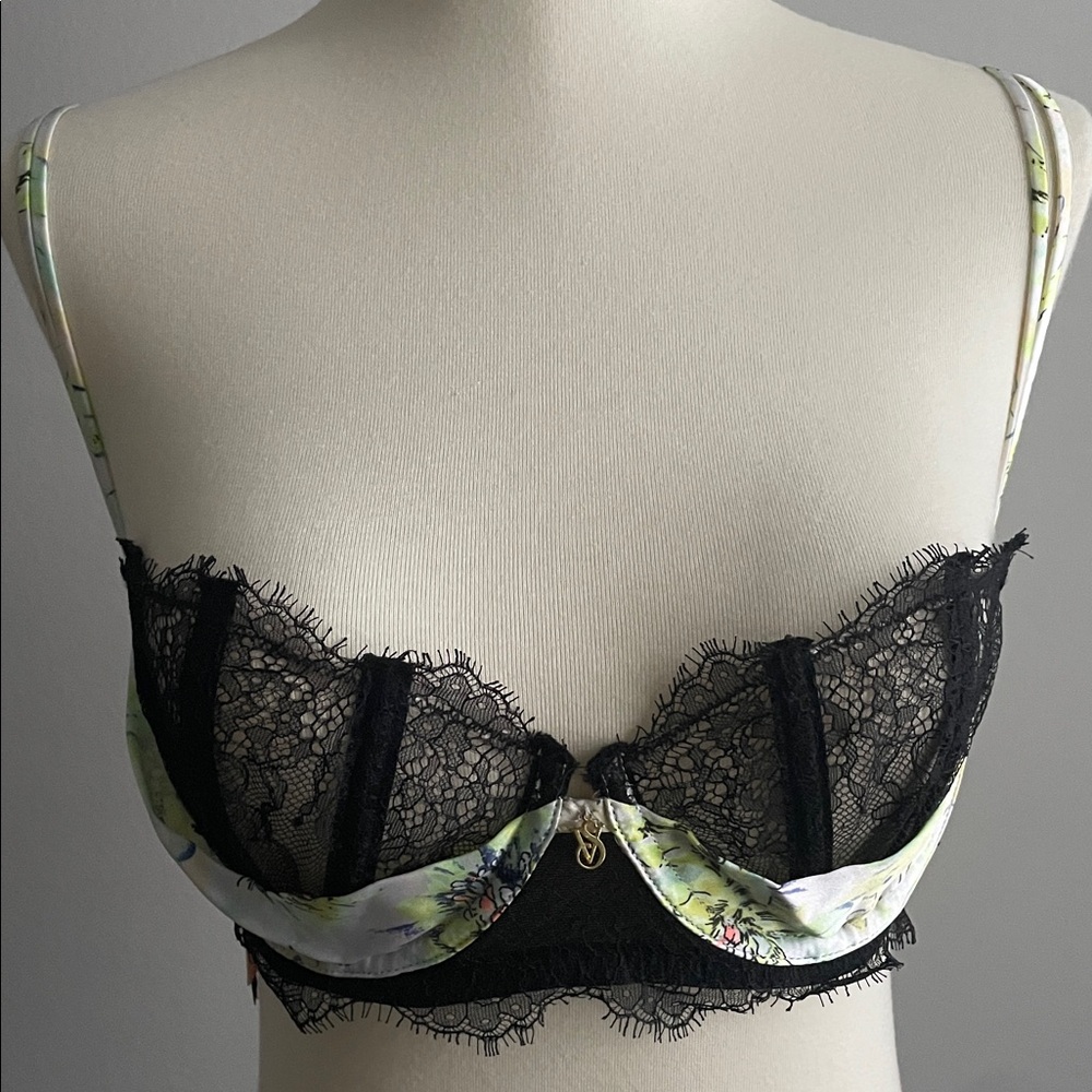 New Victoria’s Secret designer fantasy island bra 34C